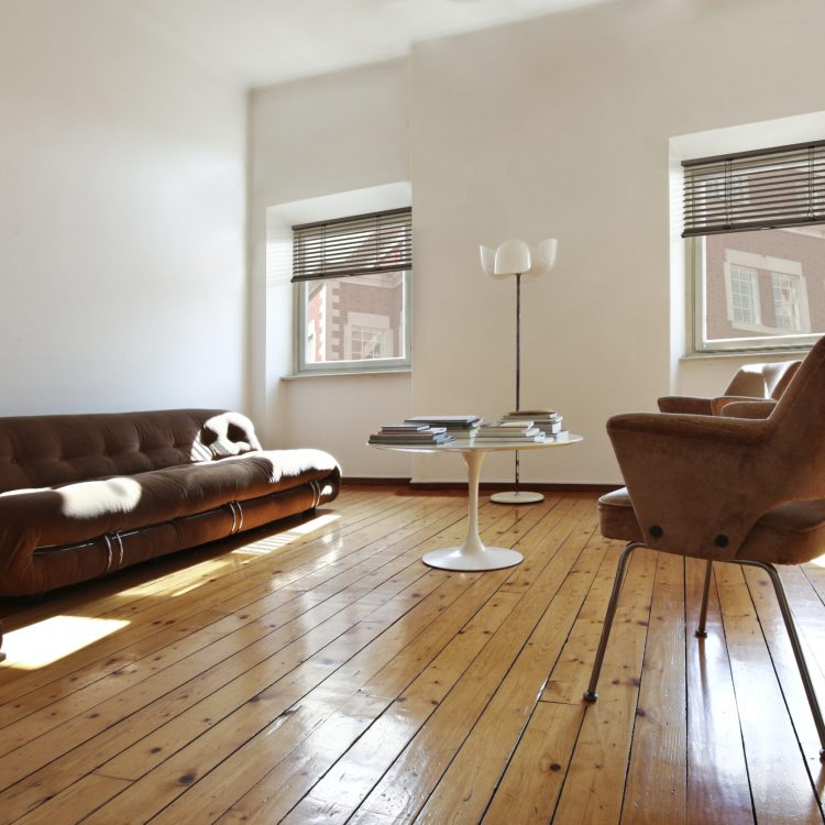 Diaz_horizontaal aluminium_literise bruin_living met parket